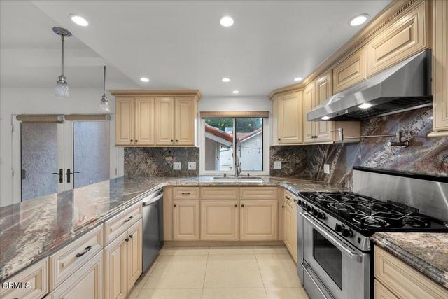 2222 Pier Avenue, Santa Monica, CA 90405