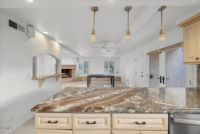 2222 Pier Avenue, Santa Monica, CA 90405