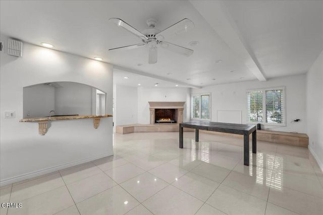 2222 Pier Avenue, Santa Monica, CA 90405