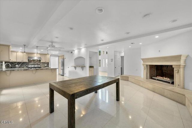 2222 Pier Avenue, Santa Monica, CA 90405