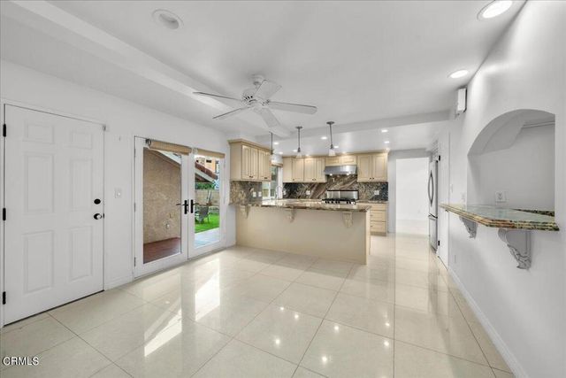 2222 Pier Avenue, Santa Monica, CA 90405