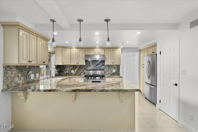 2222 Pier Avenue, Santa Monica, CA 90405