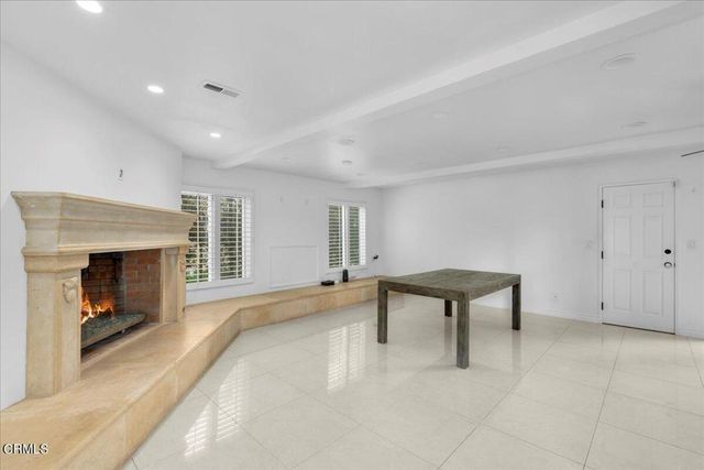 2222 Pier Avenue, Santa Monica, CA 90405