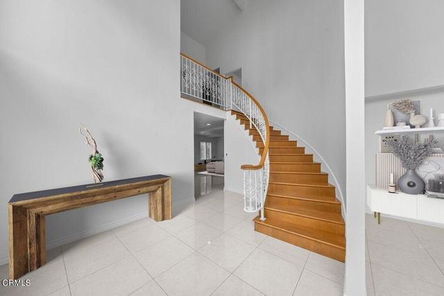 2222 Pier Avenue, Santa Monica, CA 90405