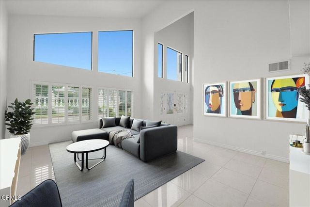 2222 Pier Avenue, Santa Monica, CA 90405