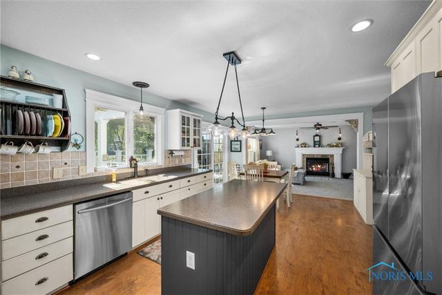 1852 Horseshoe Bend Drive, Perrysburg, OH 43551