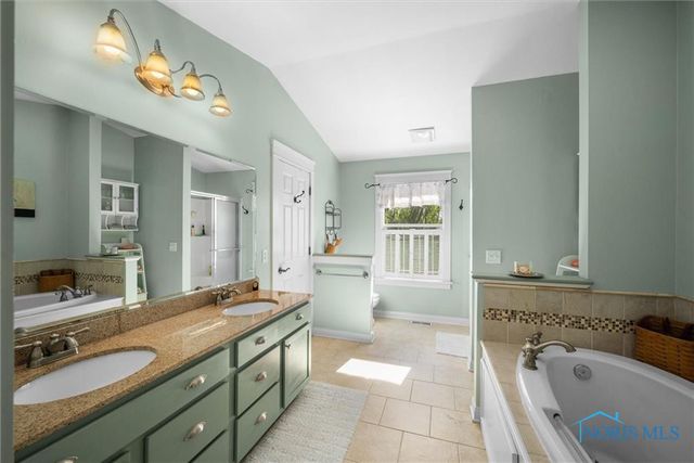 1852 Horseshoe Bend Drive, Perrysburg, OH 43551