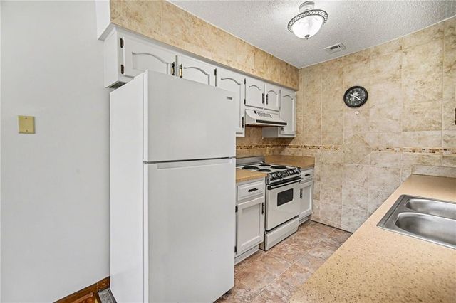 18867 Sunrise Drive, Belton, MO 64012