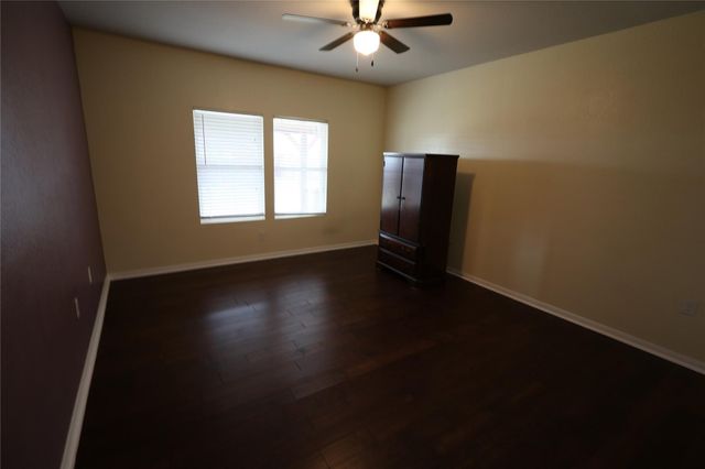 5032 Irvine LN, Del Valle, TX 78617