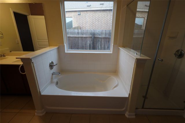 5032 Irvine LN, Del Valle, TX 78617