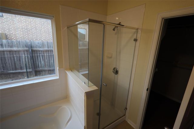 5032 Irvine LN, Del Valle, TX 78617