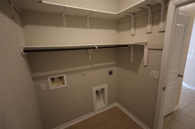 5032 Irvine LN, Del Valle, TX 78617