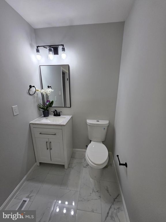 Image 12 of property listing at 23 PARK SQUARE DR, Indian Head, MD 20640