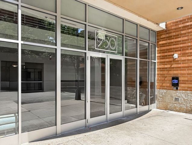 950 W MONROE Street 612, Chicago, IL 60607