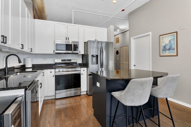 950 W MONROE Street 612, Chicago, IL 60607