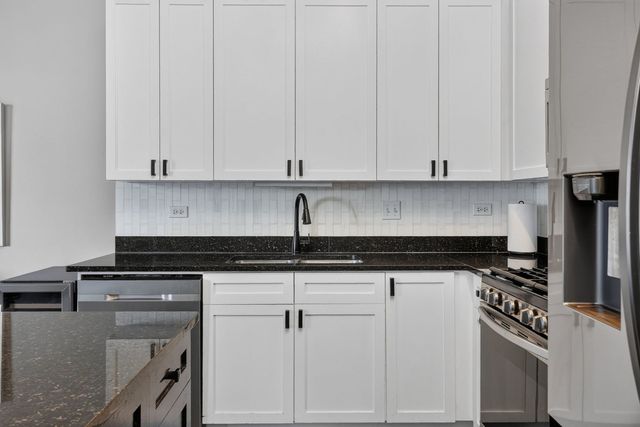 950 W MONROE Street 612, Chicago, IL 60607