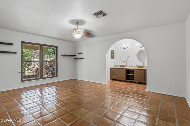 766 ESPADA Drive E, El Paso, TX 79912