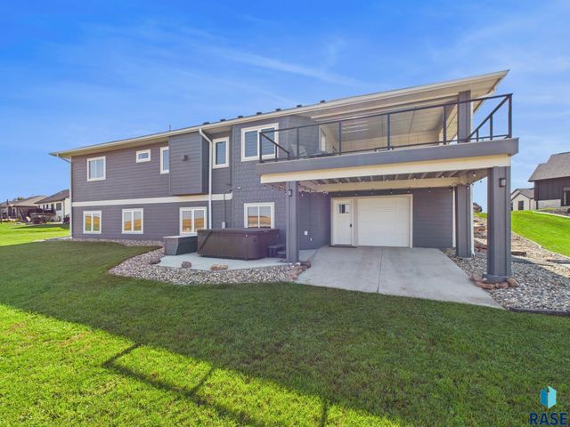 1016 Putter Cir Circle, Dell Rapids, SD 57022