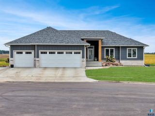 1016 Putter Cir Circle, Dell Rapids, SD 57022