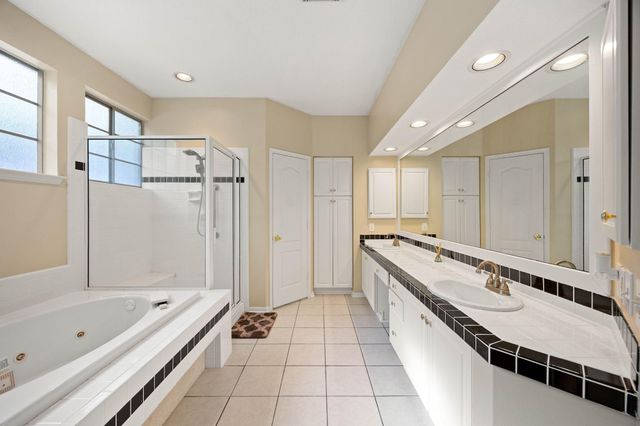 205 Purple Slate Place, The Woodlands, TX 77381