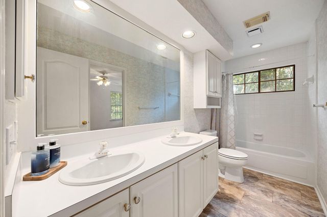 205 Purple Slate Place, The Woodlands, TX 77381
