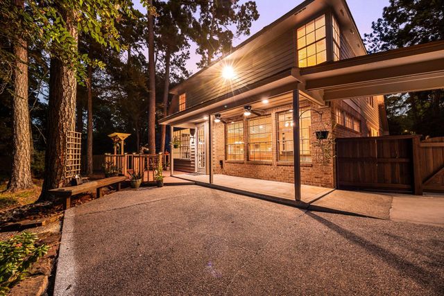 205 Purple Slate Place, The Woodlands, TX 77381