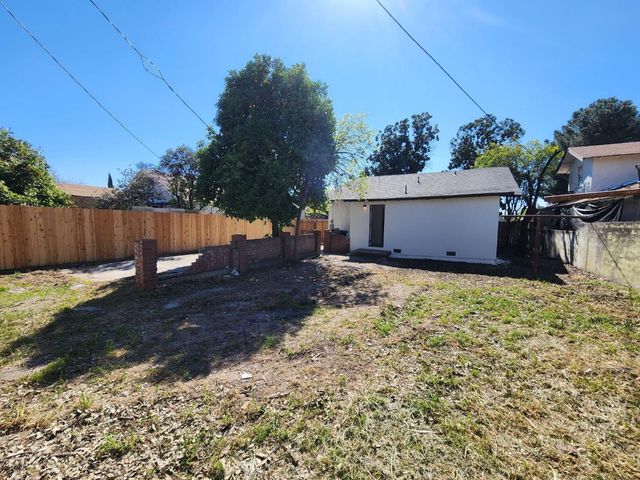 3243 E Mckenzie Avenue, Fresno, CA 93702