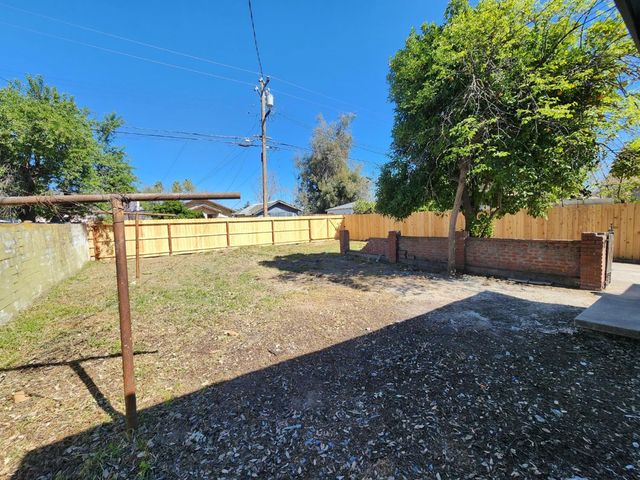 3243 E Mckenzie Avenue, Fresno, CA 93702
