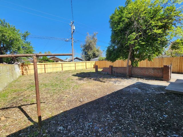 3243 E Mckenzie Avenue, Fresno, CA 93702