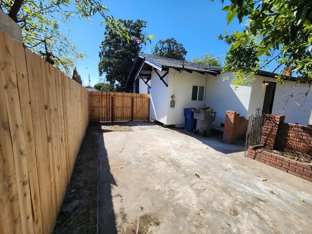 3243 E Mckenzie Avenue, Fresno, CA 93702