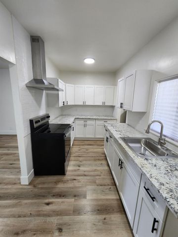 3243 E Mckenzie Avenue, Fresno, CA 93702