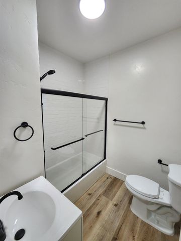 3243 E Mckenzie Avenue, Fresno, CA 93702