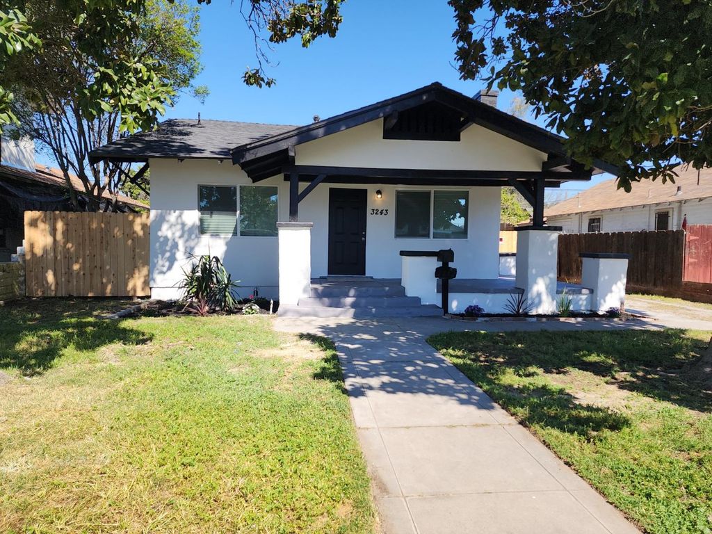3243 E Mckenzie Avenue, Fresno, CA 93702