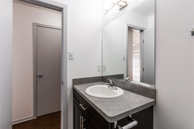 1900 Valley Hill CIR, Austin, TX 78741