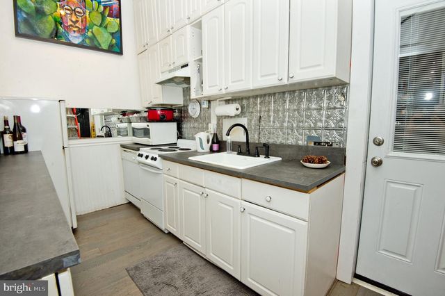 703 S 6TH ST, Philadelphia, PA 19147