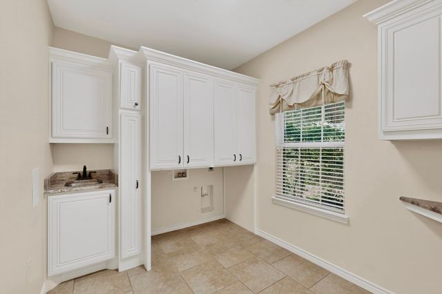 108 Cape Shore Drive, Mabank, TX 75143