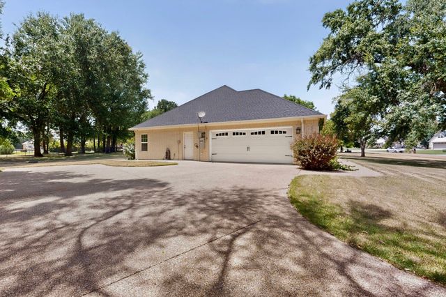 108 Cape Shore Drive, Mabank, TX 75143