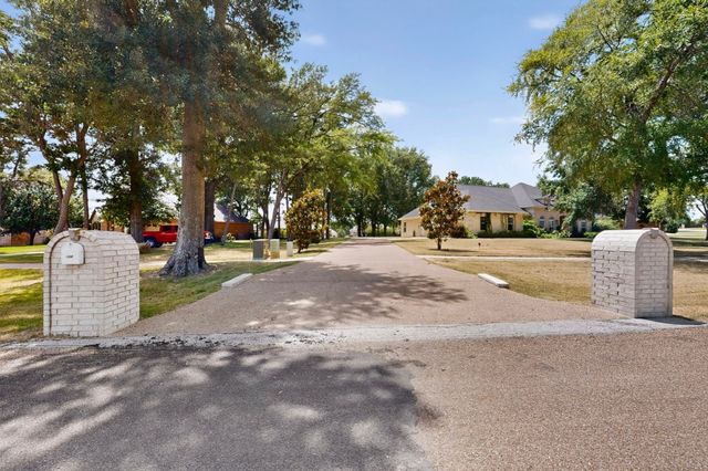 108 Cape Shore Drive, Mabank, TX 75143
