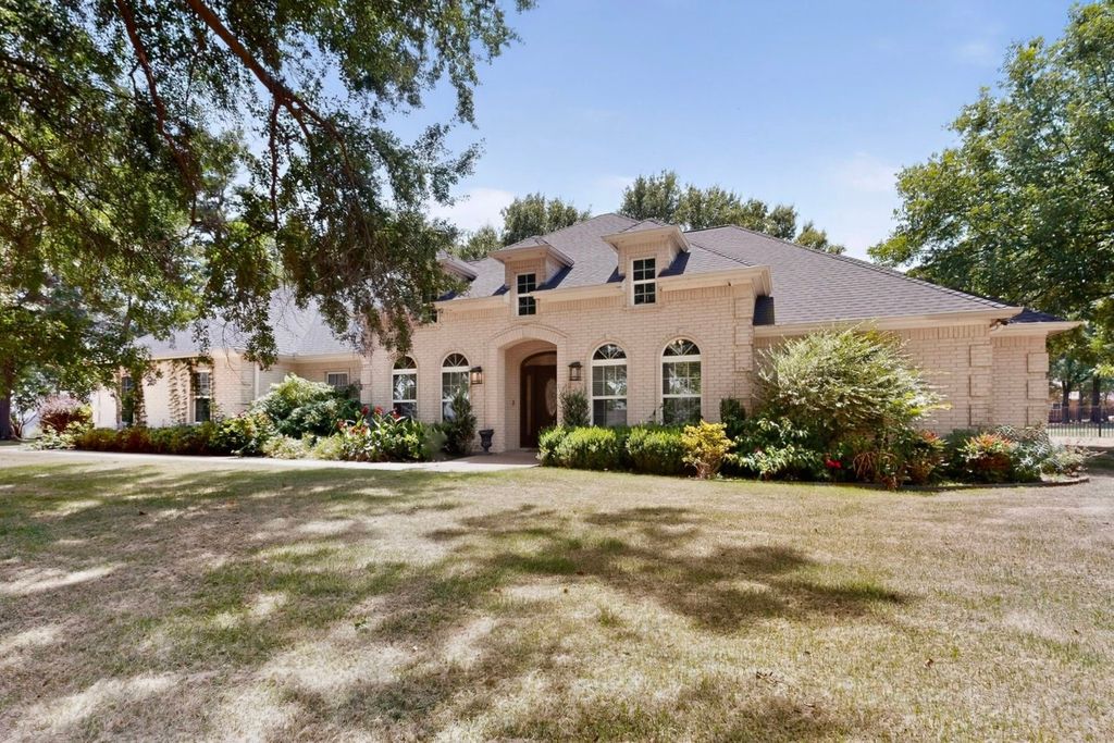 108 Cape Shore Drive, Mabank, TX 75143