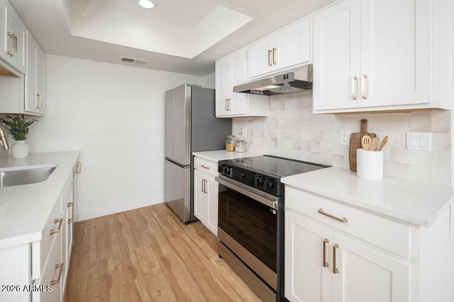 9638 W CINNABAR Avenue B, Peoria, AZ 85345