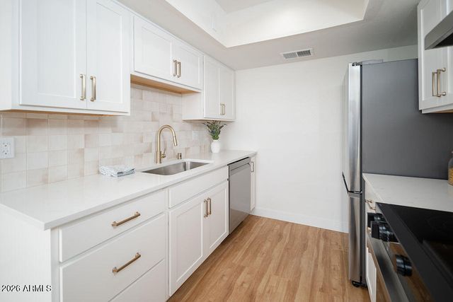 9638 W CINNABAR Avenue B, Peoria, AZ 85345