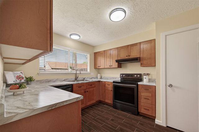 7419 S Choctaw Street, Baytown, TX 77521