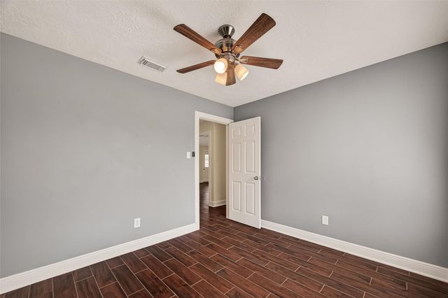 7419 S Choctaw Street, Baytown, TX 77521