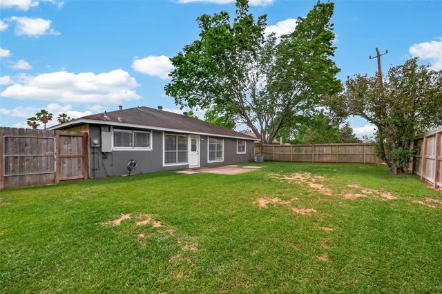 7419 S Choctaw Street, Baytown, TX 77521