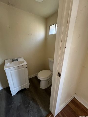 1730 W Poplar, San Antonio, TX 78207