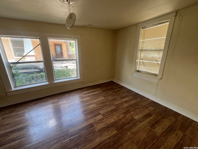 1730 W Poplar, San Antonio, TX 78207