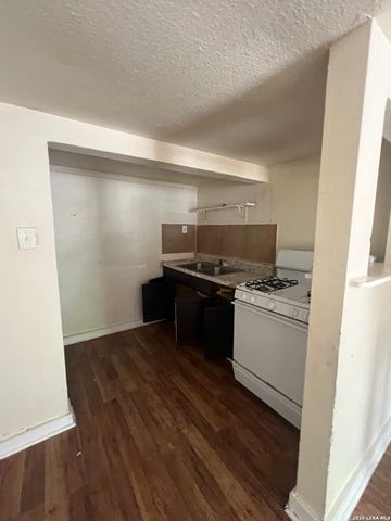 1730 W Poplar, San Antonio, TX 78207
