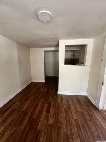1730 W Poplar, San Antonio, TX 78207