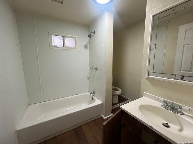 1730 W Poplar, San Antonio, TX 78207