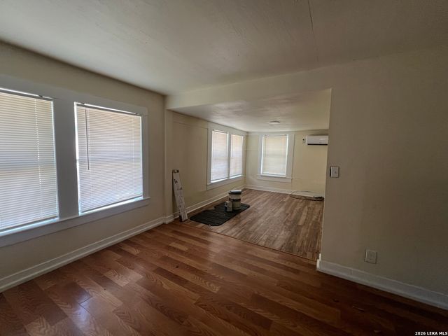 1730 W Poplar, San Antonio, TX 78207